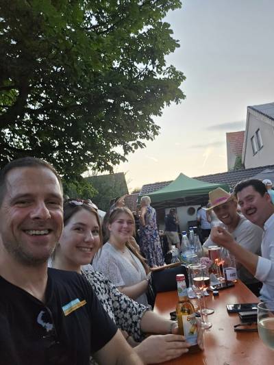 Gemtliches beisammensein beim Weinfest in Niedergrndau